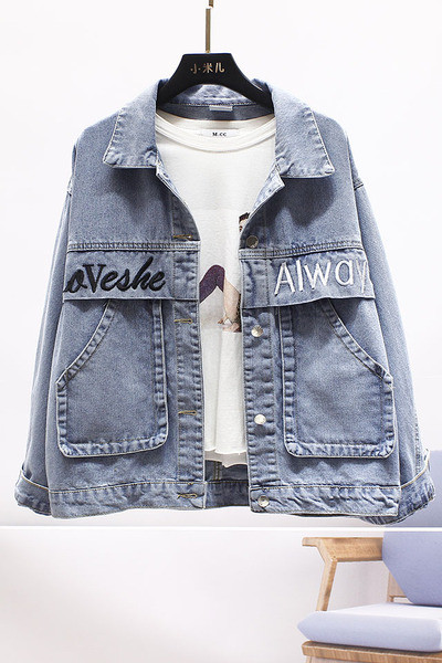 Jachetă de damă modernă din denim cu buzunare și inscripție