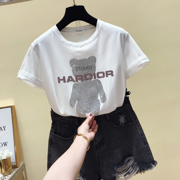 Modern női blúz mackóval és kövekkel