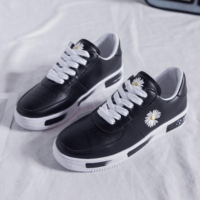 Tenisi casual dama din piele cu talpa plata si broderie colorata