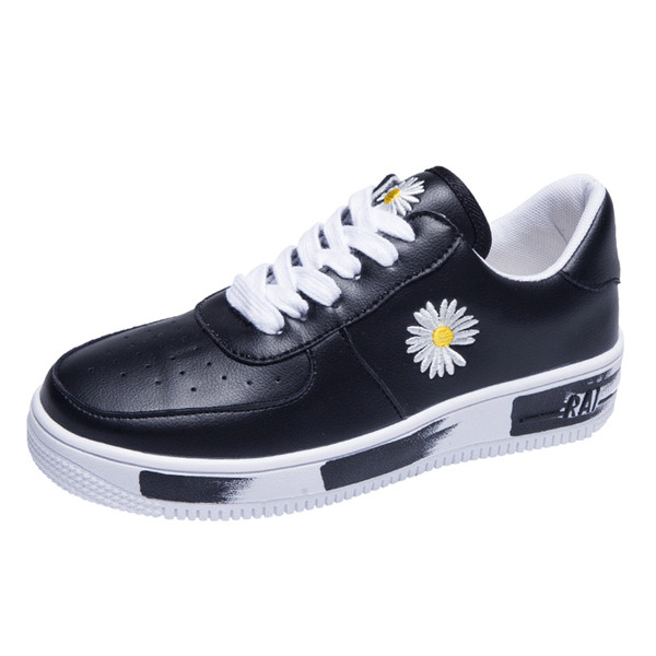 Tenisi casual dama din piele cu talpa plata si broderie colorata