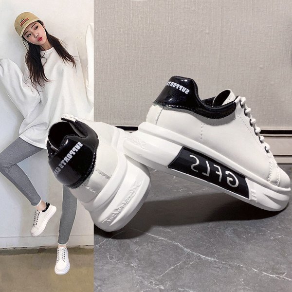 Női alkalmi tornacipő lapos talppal és felirattal