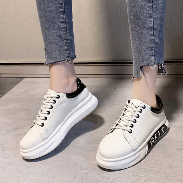 Női alkalmi tornacipő lapos talppal és felirattal