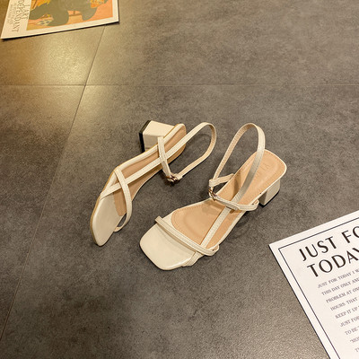 Női szandál 6 cm vastag sarokkal és pánttal