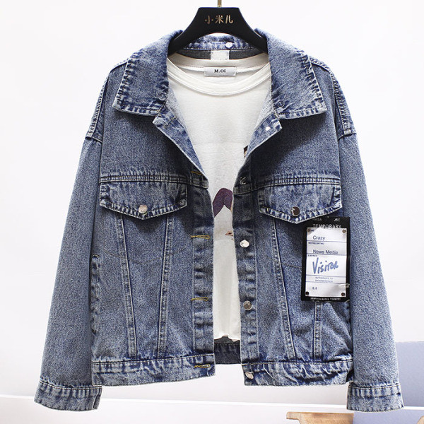 Női alkalmi farmerdzseki kövekkel és széles ujjakkal