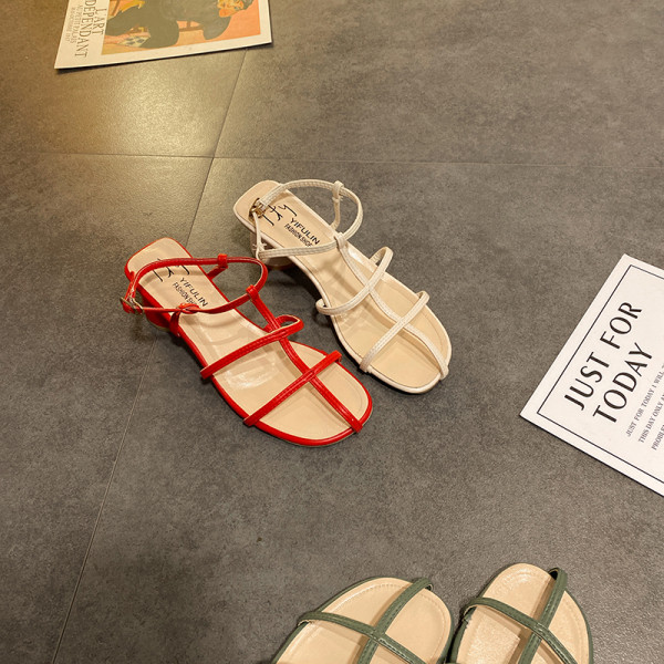 Modern női szandál 5 cm vastag sarokkal