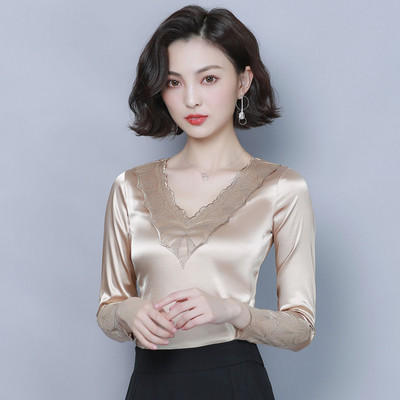 Stílusos női selyemblúz csipkével és hosszú ujjal