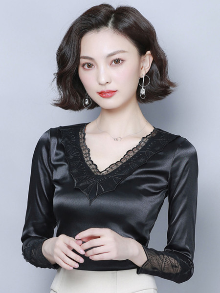 Stílusos női selyemblúz csipkével és hosszú ujjal