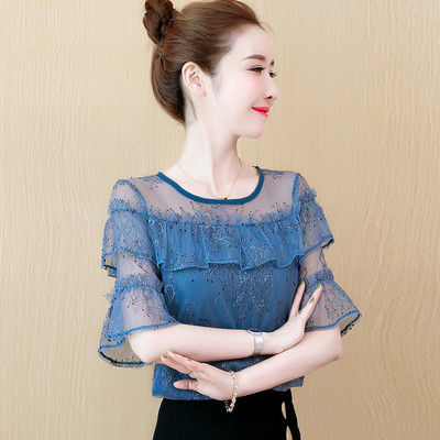 Modern női blúz 3/4-es ujjal és kerek nyakkivágással