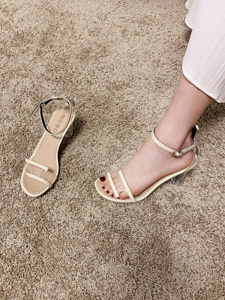 Sandale de dama stilate cu toc transparent de 6 cm