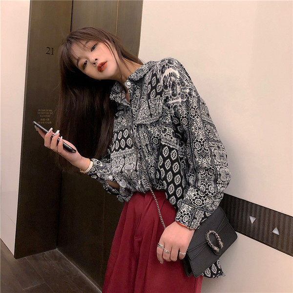 Cămașă modernă de primăvară cu model colorat