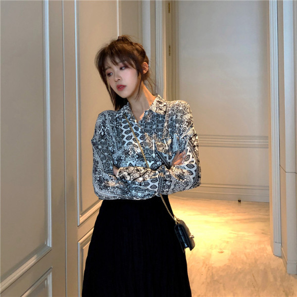 Cămașă modernă de primăvară cu model colorat