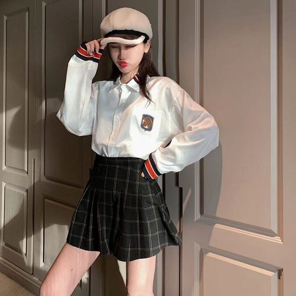 Balti moteriški marškiniai su klasikine apykakle ir siuvinėjimu