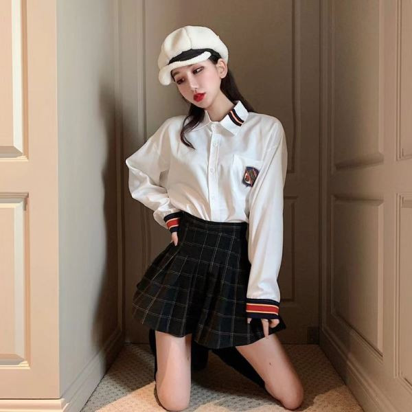 Balti moteriški marškiniai su klasikine apykakle ir siuvinėjimu