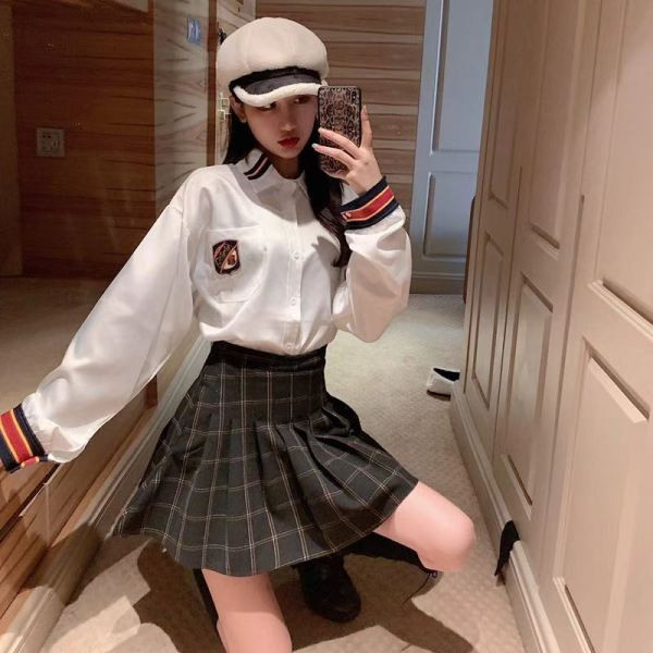 Balti moteriški marškiniai su klasikine apykakle ir siuvinėjimu