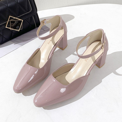 Női lakkbőr szandál vastag sarokkal