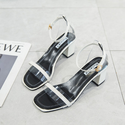 Stílusos női szandál vastag sarkú