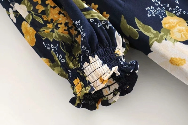 Modern női ruha virágmintás, rövid ujjú, kerek nyakkivágással