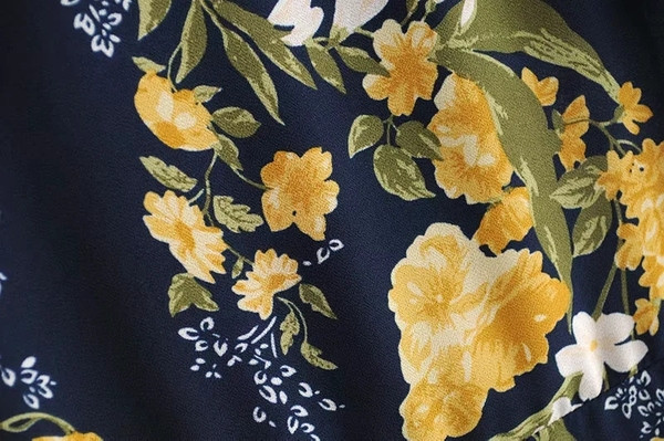 Modern női ruha virágmintás, rövid ujjú, kerek nyakkivágással