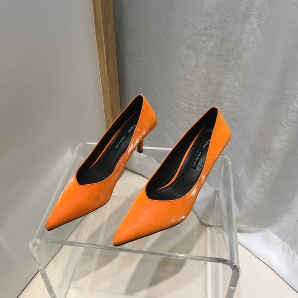 Pantofi moderni din piele lacuita cu tocuri joase