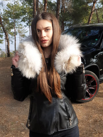 Дамско можено яке с естествен пух
