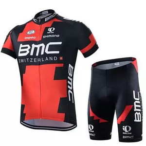 Vīriešu sporta riteņbraukšanas komandas BMC - sarkans un melns modelis bez lencēm