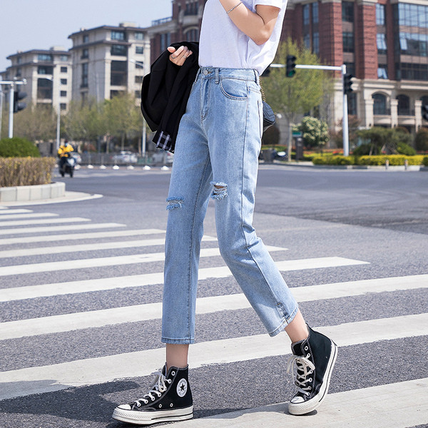 Moteriški šiek tiek plėšyti džinsai aukštu juosmeniu