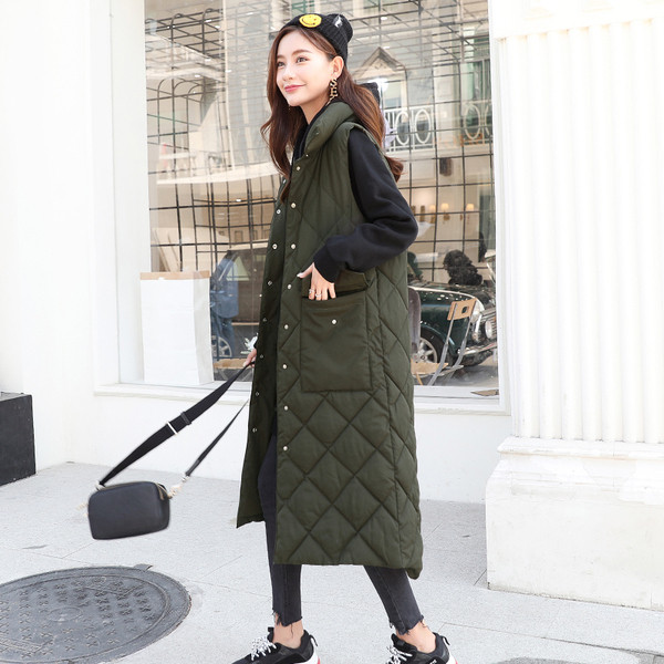 Moteriškos ilgos liemenės su sagomis ir standartinio storio kišene bei be gobtuvo