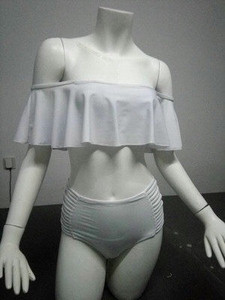 Moteriškas dviejų dalių maudymosi kostiumėlis nuleistais pečiais: juoda, ruda, balta, rožinė, mėlyna