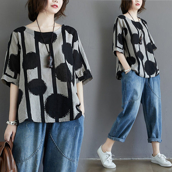 Moteriška vasarinė palaidinė trumpomis rankovėmis su įdomiu taškiniu raštu