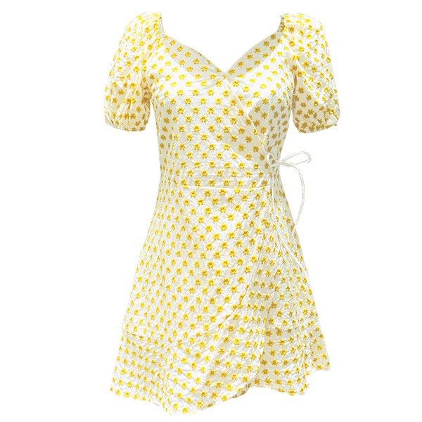 Laisvalaikio moteriška suknelė - su špico iškirpte ir trumpomis rankovėmis