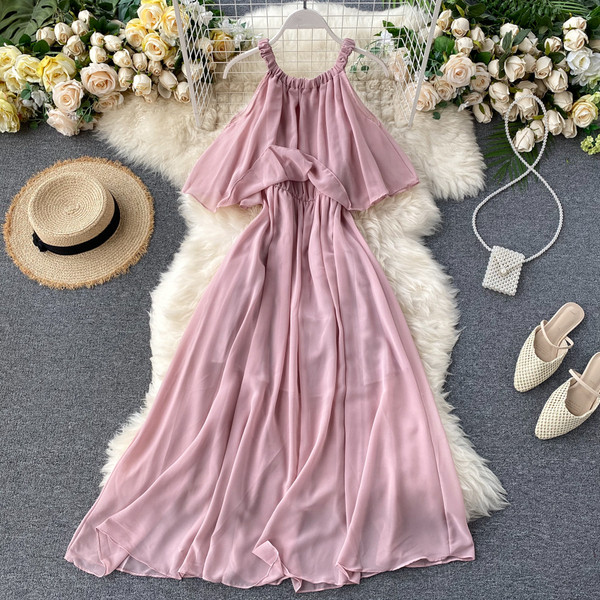 Модерна дамска рокля с тънки презрамки и ластична талия