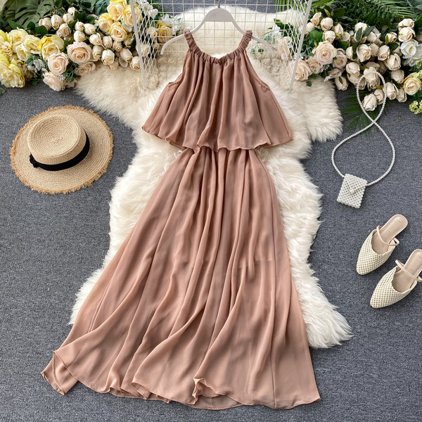 Модерна дамска рокля с тънки презрамки и ластична талия