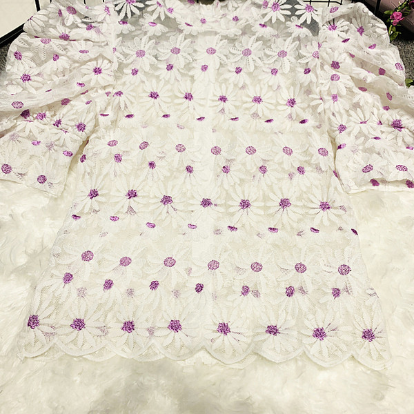 Нов модел дамска риза с овално деколте и бродерия