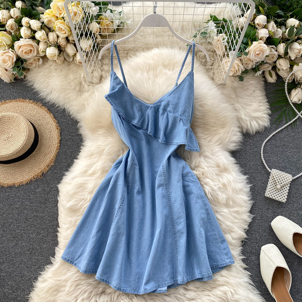 Дамска ежедневна рокля с тънки презрамки 