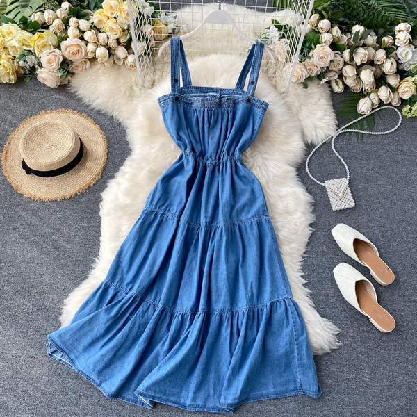 Дамска дънкова рокля с ластична талия и тънки презрамки