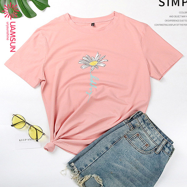 Ежедневна дамска тениска с бродерия,овално деколте и къс ръкав 