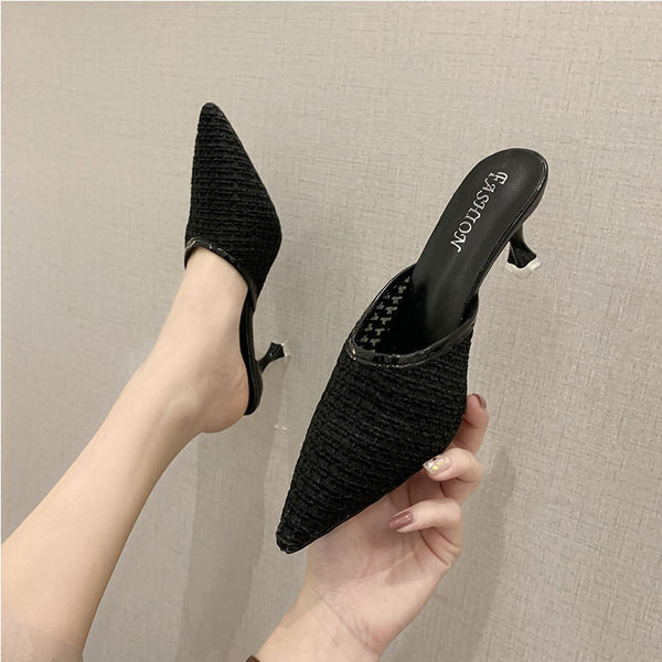 Дамски чехли заострен модел с нисък тънък ток