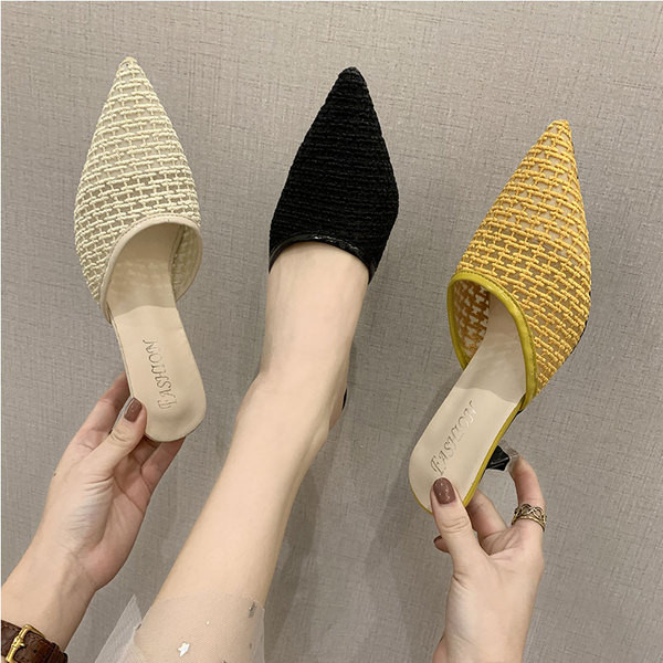 Дамски чехли заострен модел с нисък тънък ток