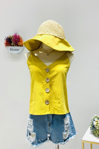 Ежедневен дамски потник с шпиц деколте и копчета на тънки презрамки