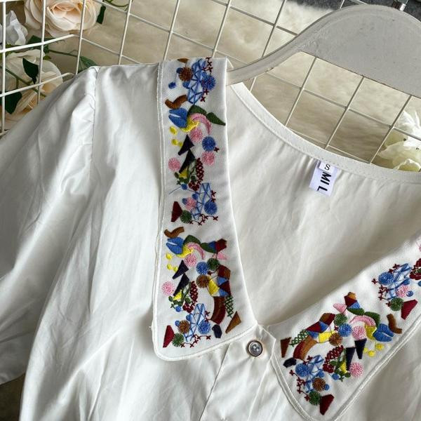 Moderna ženska haljina s vezom i špic izrezom