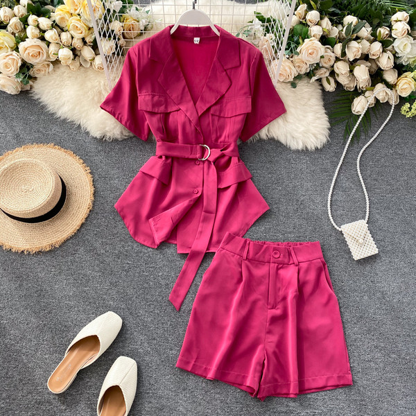 Дамски модерен комплект от две части с колан на талията