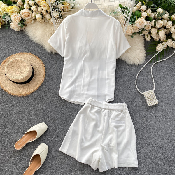 Дамски модерен комплект от две части с колан на талията