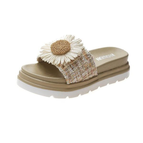 Нов модел дамски чехли с равна платформа и 3D елемент