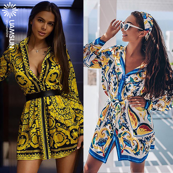 Модерна  дамска  къса рокля с дълбоко деколте и дълъг ръкав  