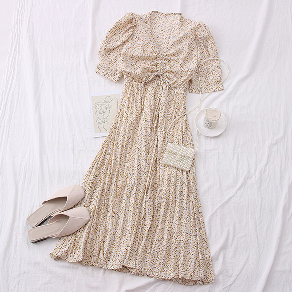 Модерна дамска рокля с къс ръкав и шпиц деколте