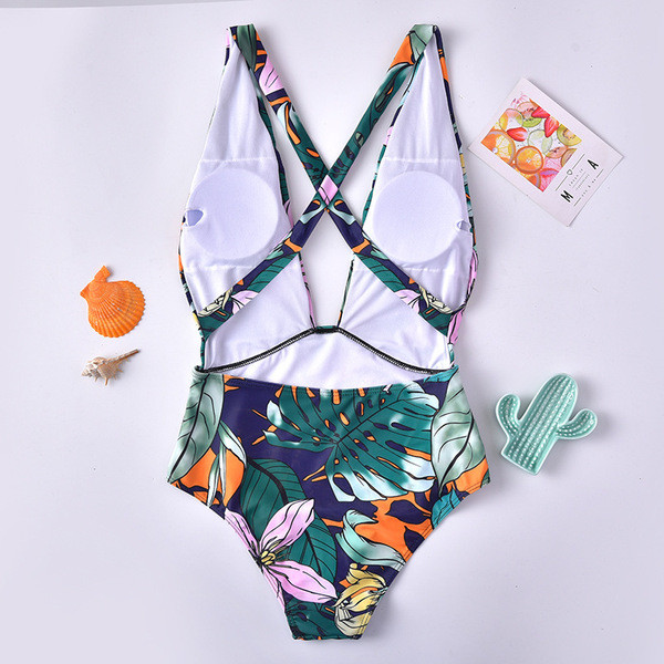 Цял бански  костюм с флорален десен и V-образно деколте