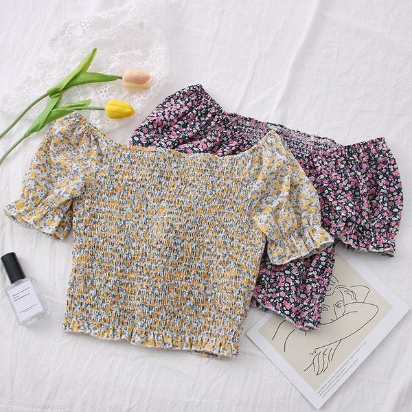 Novi model kratke ženske košulje s lađa izrezom i cvjetnim uzorkom