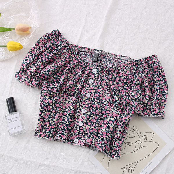 Novi model kratke ženske košulje s lađa izrezom i cvjetnim uzorkom