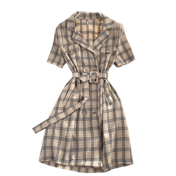 Дамска карирана рокля с колан и шпиц деколте