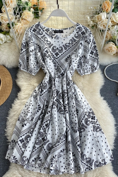 Дамска ежедневна рокля с къс ръкав и овално деколте